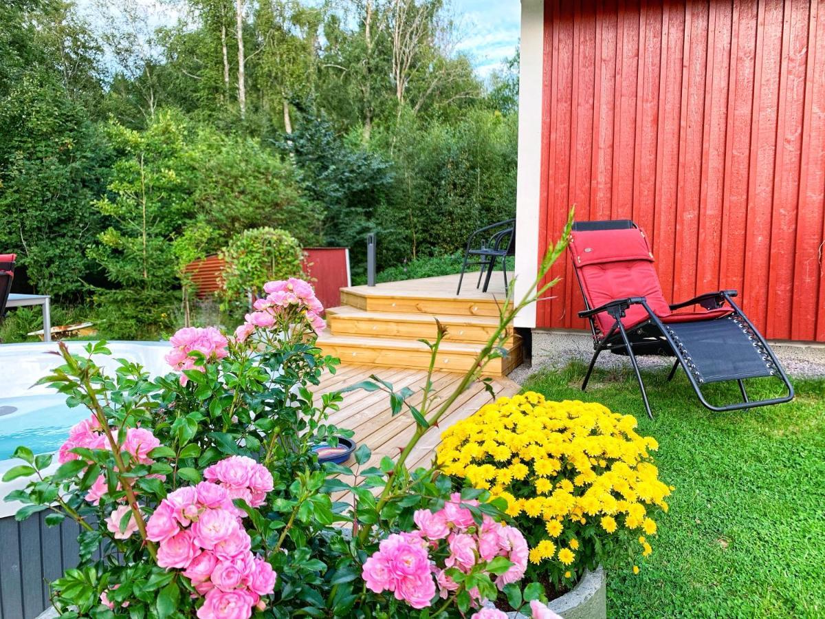 The Blomsholm Cabin - Load Your Electric Car Strömstad Esterno foto