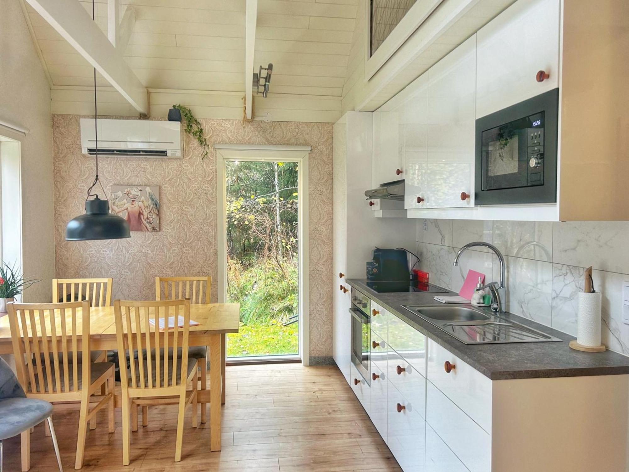 The Blomsholm Cabin - Load Your Electric Car Strömstad Esterno foto